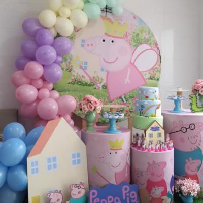 casinha peppa  Peppa pig birthday party, Peppa pig birthday party  decorations, Peppa pig birthday